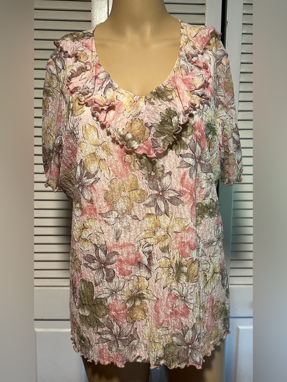 Crinkle Pink Floral Ruffle V- Neck Short Sleeve Blouse Lord Issacs Women’s XL